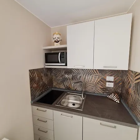 Eponimi לינה וארוחת בוקר 3*